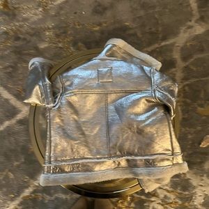 Gap gold coat only warn a handful of times